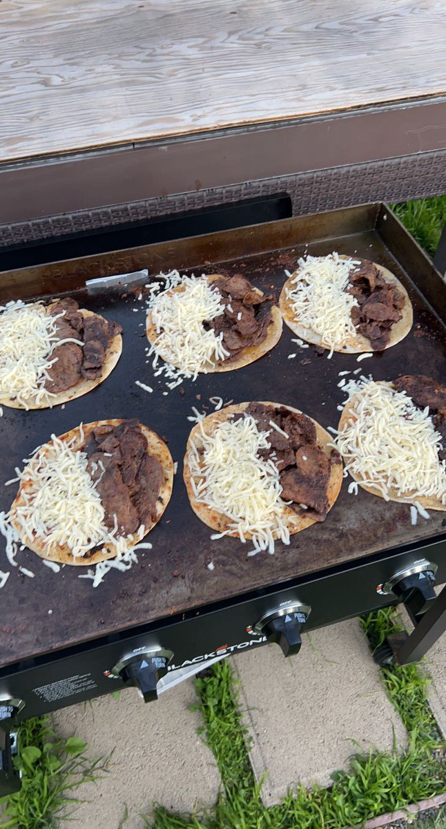 MAYZ on Twitter "Who really slangs meat like me?"