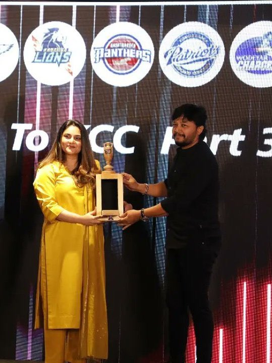 HrishikeshLoch6's tweet photo. #Ganesh - Ramya 😍
#Bombat #KCC3 #KCC #KicchaSudeep𓃵 #Kranti #Baanadariyalli https://t.co/HyQ2cT9nBY