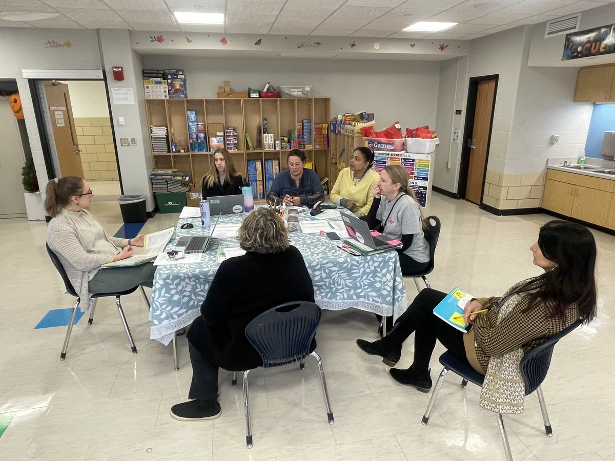 RCSDsch22's tweet photo. 4th grade and ENL team facilitated their own PLC reflecting on the Heres What, So What, Now What Protocol collaborating on a plan to engage students in a lesson centered on finding relevant evidence in grade level text. Way to go team! 👏👏 https://t.co/QHQfUlv1Bt