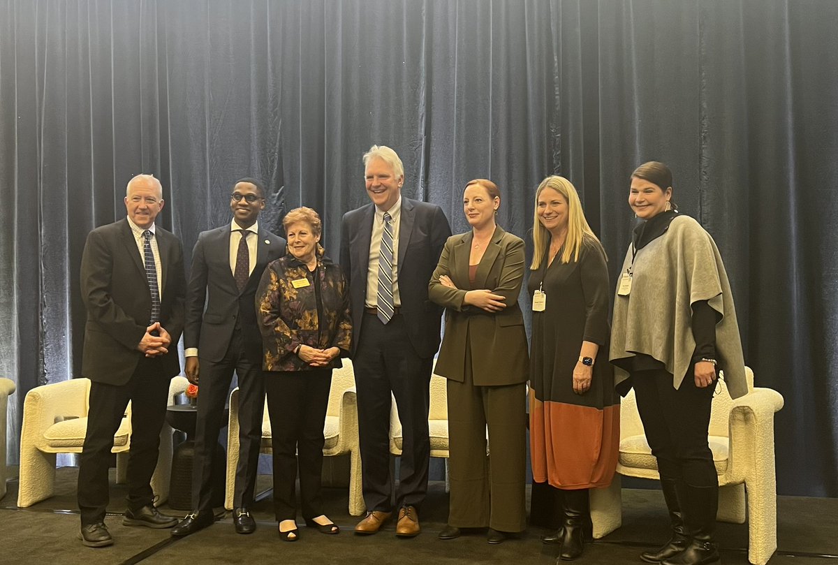 chrisronayne's tweet photo. Tonight may have been the first time in Northeast Ohio history when the Mayors of Akron &amp; Cleveland as well as the County Execs of Summit &amp; Cuyahoga County appeared together for a conversation about our region. Thanks @CrainsCleveland for getting us together. To a strong NEO! 👊🏼 https://t.co/06b9TtiMHl