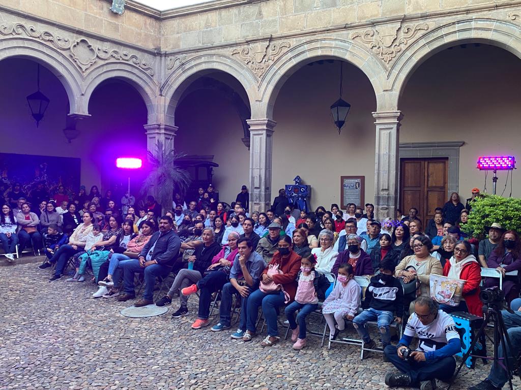 museoAlmaraz's tweet photo. Disfrutamos de una noche de leyendas DEJA QUE SALGA LA LUNA en nuestro museo. Gracias por su asistencia. https://t.co/nbBr0yBQUl