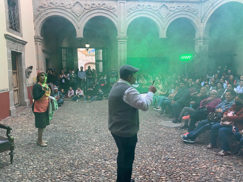 museoAlmaraz's tweet photo. Disfrutamos de una noche de leyendas DEJA QUE SALGA LA LUNA en nuestro museo. Gracias por su asistencia. https://t.co/nbBr0yBQUl