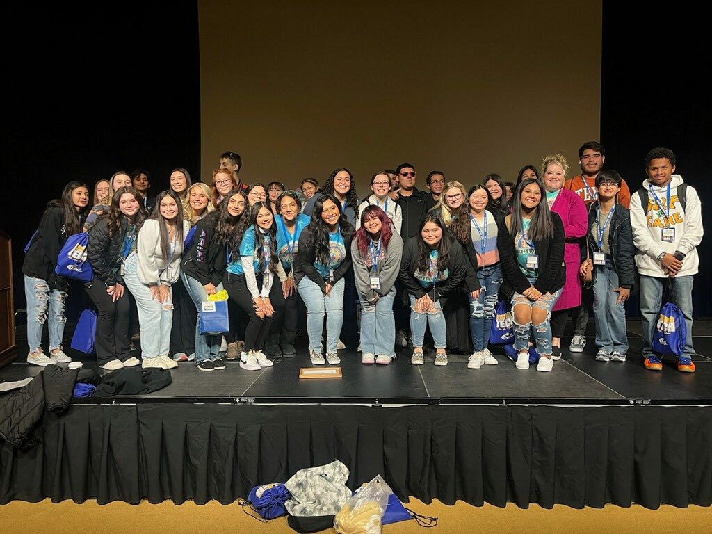 Rise &amp; Teach makes my 💙 so happy. Thank you to <a href="/Region15ESC/">Region 15 ESC</a>, all of our staff <a href="/ScarletRdgz/">Scarlet Rodriguez</a> <a href="/MsSanchezLV/">Brittany Sanchez</a> &amp; community partners who made this possible for our <a href="/SanAngeloISD/">San Angelo ISD</a> students. Educators growing educators is the 🎟️