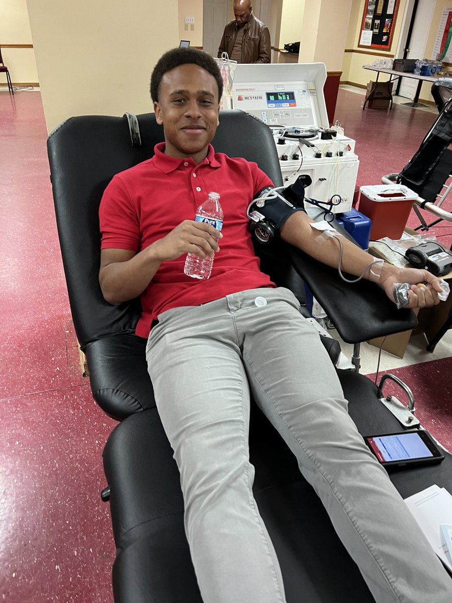 DrSetItOff's tweet photo. The Mobile Alumni Chapter of Kappa Alpha Psi, Fraternity Inc. & @MobileKL Blood Drive was a success. We met our goal of 15 units plus. 🩸👌🏽#DrSetItOff @kapsi1911 https://t.co/fGZ8202Hng