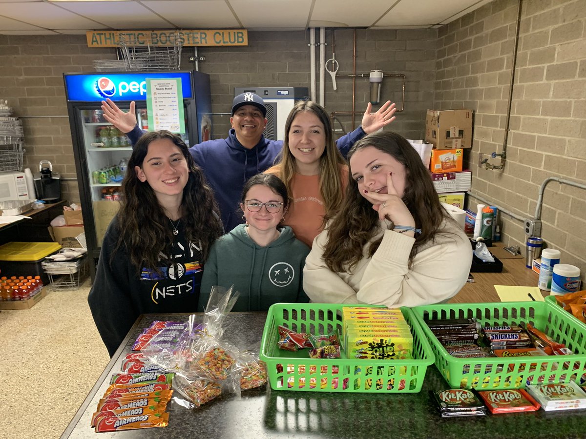BMKeyClub's tweet photo. Our Key Club Snack Stand crew does an awesome job! We really appreciate their service!🔑🏀@TarnowskiStang @BrickMemorialHS @BMBoysBball https://t.co/0HtlajhNqx
