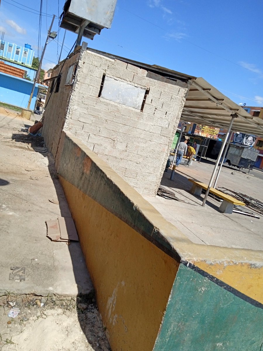 INDERGAR85's tweet photo. Sr.@jcfuenmayor  hasta cuándo el desorden de construcción en áreas verdes o comunes en la #isabelica 
Sin consulta a los vecinos y a según ellos la alcaldía los autorizó
(El jumbo) https://t.co/vnz7dEzjmx