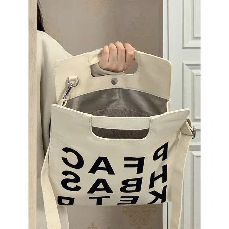 mntxstore_'s tweet photo. (pre order) กระเป๋าสะพายข้างสี่เหลี่ยม🤍
ขนาด 34x15x39 cm
ราคา 250 ค่าส่ง 40/60
#กระเป๋าสะพายข้าง #กระเป๋าผ้า #พรีออเดอร์จีน https://t.co/Y3HckKgqNU