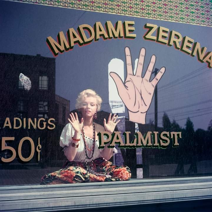 20th Century Fox. Los Angeles, 1956.

📸: #MiltonHGreene

#MarilynMonroe #Fox #LosAngeles #PalmReading