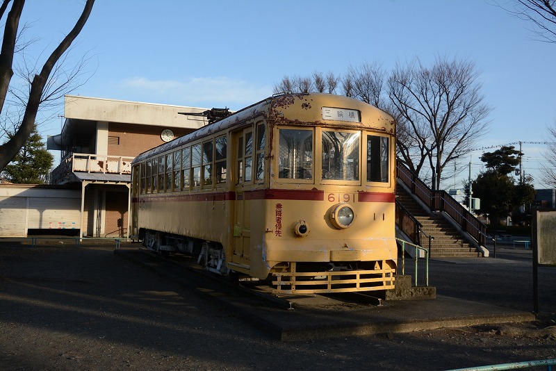 Kinoppy0517's tweet photo. 交通公園に来てみたらSL、都電があってビックリ。
そのかげでひっそりと国鉄第一号の蓄電池機関車が保存されていた。今ふうに言えばEV車?
#東京さんぽ #EB10 #AB10 #D51296 #都電6191 https://t.co/QZjukwL0h3