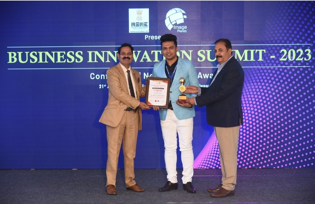 YoWorkIndia's tweet photo. It is a moment of pride for YoWork ( @YoWorkIndia ) as we bagged "The Most Promising Coworking Space"  Award in Business Innovation Summit 2023 organized by MSME -DI Government of India Bangalore in association with imageplanet
#awards2023 #msme #startups #coworking  #yowork https://t.co/xbwHDMVC7U