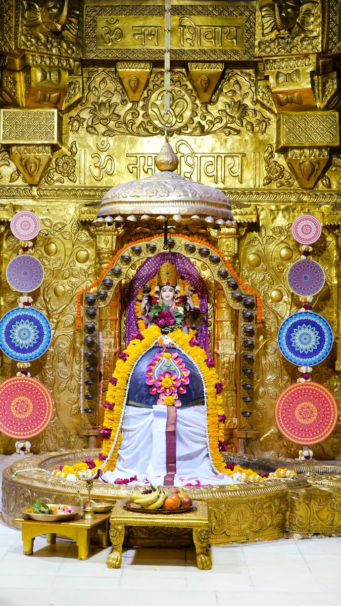 Somnath_Temple's tweet photo. श्री सोमनाथ महादेव मंदिर,
प्रथम ज्योतिर्लिंग - गुजरात (सौराष्ट्र)
दिनांकः 27 जनवरी 2023, माघ शुक्ल षष्ठी - शुक्रवार 
प्रातः शृंगार 
01230390 https://t.co/65edWM2NMK