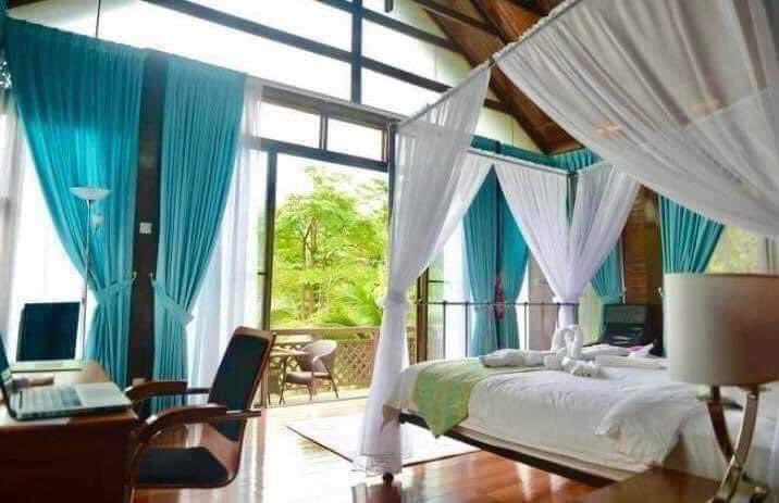 Jomkitamy's tweet photo. Resort dalam hutan yang cantik dekat Janda Baik 🤩 #Jomkita 

Dekat sini ada banyak aktiviti yang boleh buat tau. Ada flying fox, mini zoo, jacuzzi dan lain lain lagi. Korang pergi la resort ni nanti kalau bercuti👍🏻😍

📍Fifty4ferns Resort, Janda Baik, Pahang

Sumber: Ini Okiie https://t.co/CVDf6H8Gol