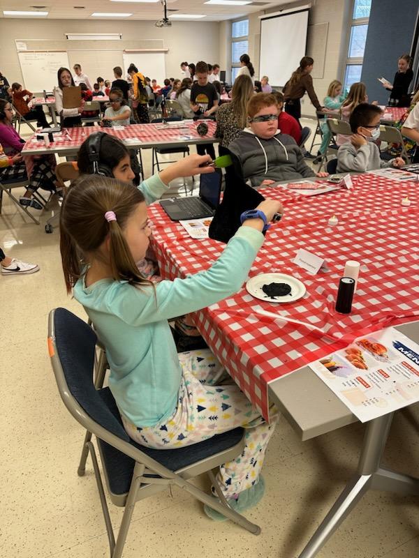 ofisbulldogs's tweet image. Today students took &quot; a walk in someone&apos;s shoes&quot; and experienced the bulldog cafe through the lens of others. Such a great experience! @OFCSDistrict @OFIShhfriends @OFHelpingHands @goss_shan