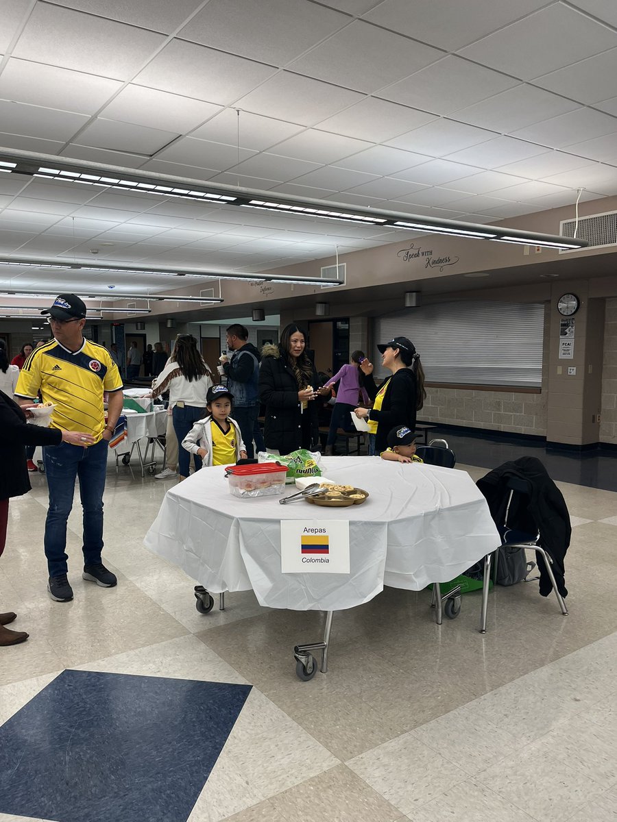 NormaJi10760288's tweet photo. Celebrating the diversity of our families in the Dual Language program. Thank you to all the families that shared with us❤️🦄#beingbilingualismagical #nbisd #duallanguage #multilingualprograms https://t.co/IA2dLqOjHu