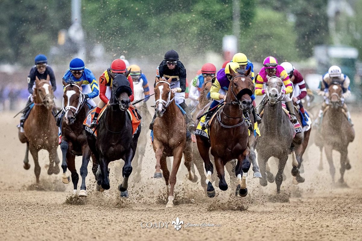 InsideBackside's tweet image. 💯 days until the 149th @kentuckyderby! My favorite shots tend to be head on in the first turn, where the horses are all bunched together and running right at you! Always in awe of this view! 🏇✨