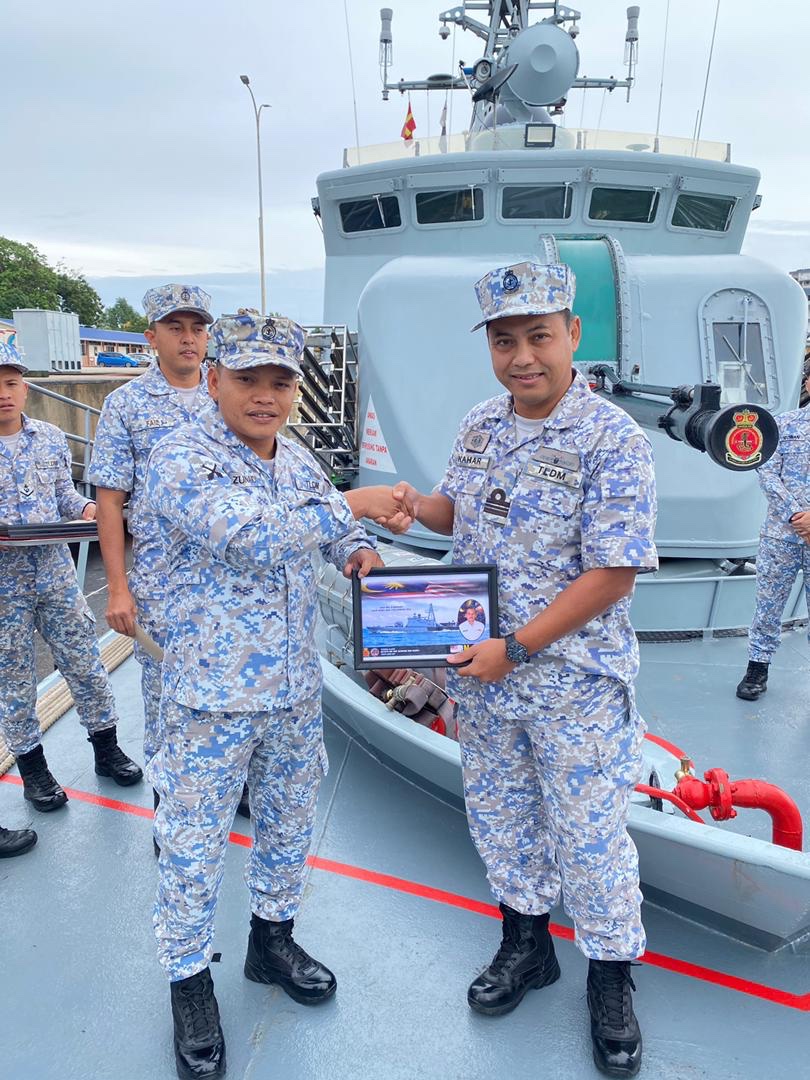 kdhandalan's tweet photo. 27 Jan; Majlis anggota bertukar keluar berjaya dilaksanakan. Didoakan semoga anggota yang diraikan lebih berjaya di masa hadapan.

“Success is not given, it is earned”

#VenomCrew3511
@tldm_rasmi
@Mawilla_1 https://t.co/eXEresCtn8