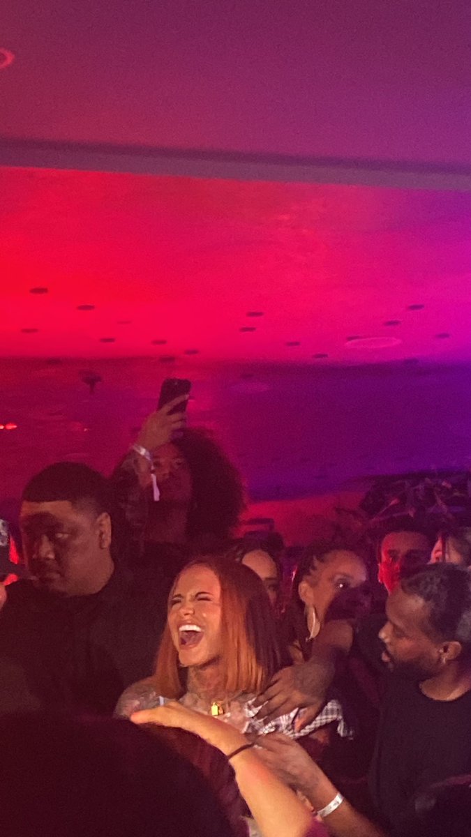 hallowedwaters's tweet photo. #kehlaniafterparty in Syd @CargoBarSydney https://t.co/hKxD2EEtuT