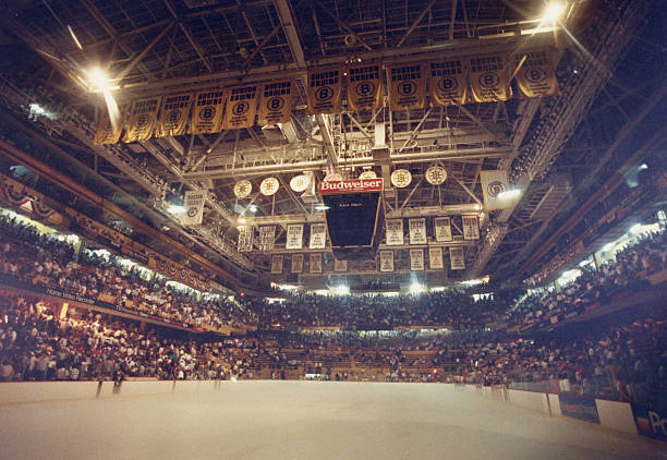 hockey_samurai's tweet photo. The Boston Gahden. Home to the Bruins and 14.5 thousand of Boston's most deranged citizens. Home ice like it oughta be. #NHLBruins https://t.co/sAkExMlWdr