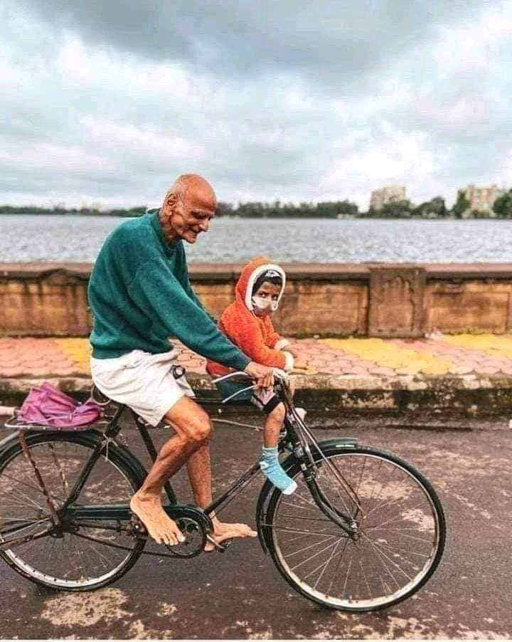 ओम जी 

*सारी दुनिया आपके सामने झुके* 

*ऐसी दुआ कभी मत माँगना..*

*लेकिन दुनिया की कोई ताकत* 

*आपको झुका ना सके* 

*ये दुआ जरूर माँगना...!*
                       ।।जय श्री राम।।