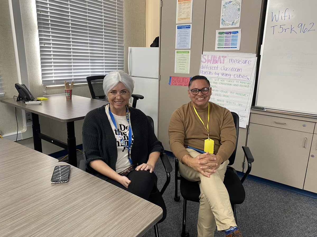 maextro12's tweet image. Our #ELAC committee discussed #ELPAC (English) &amp;amp; @LASLinks (Spanish) assessments that are used to measure language proficiency. Maestra Ferreira also reviewed parent survey and #MCaP &amp;amp; @CABEBEBILINGUAL parent sessions! @FUESDSchools #VivaMaieEllis