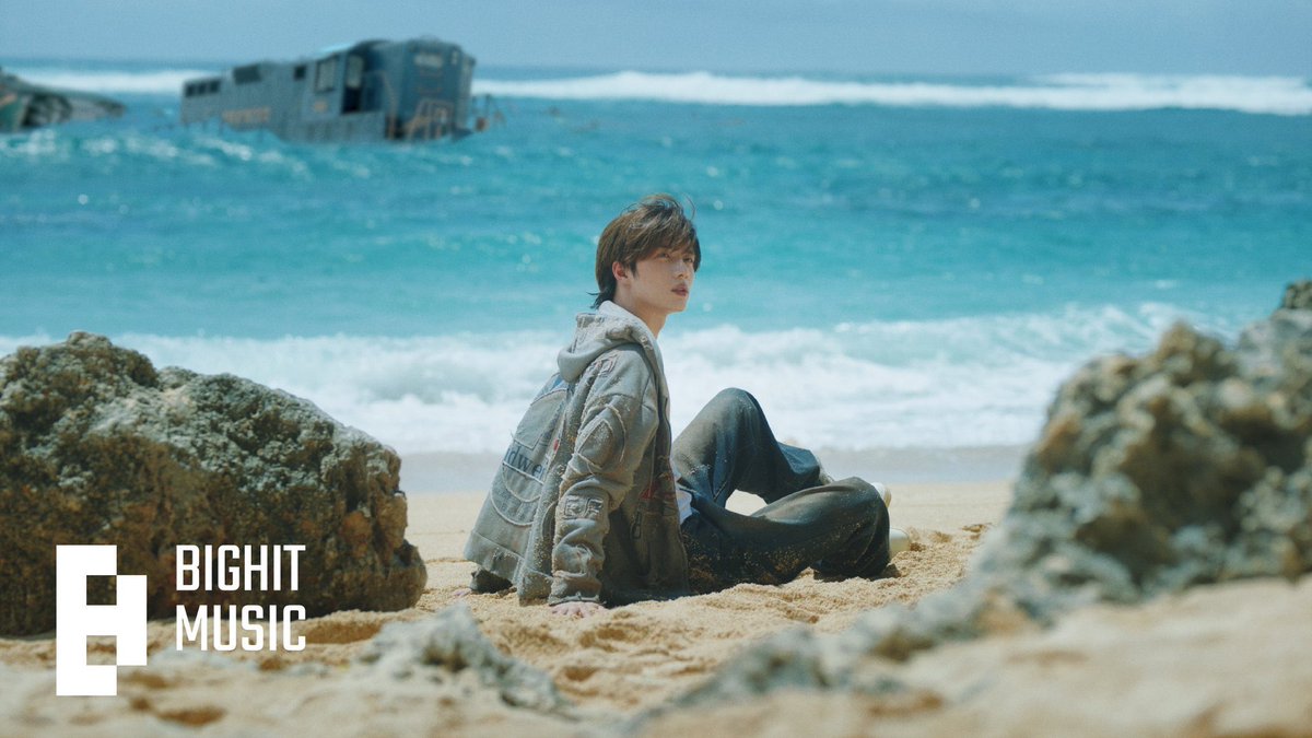 kijoon9's tweet image. พี่บอมได้ขึ้นปกเอมวีไหน เพลงนั้นก้เตรียมแมสเลยอีดอก พนมมือ บอมกยูศักดิ์สิทธิ์