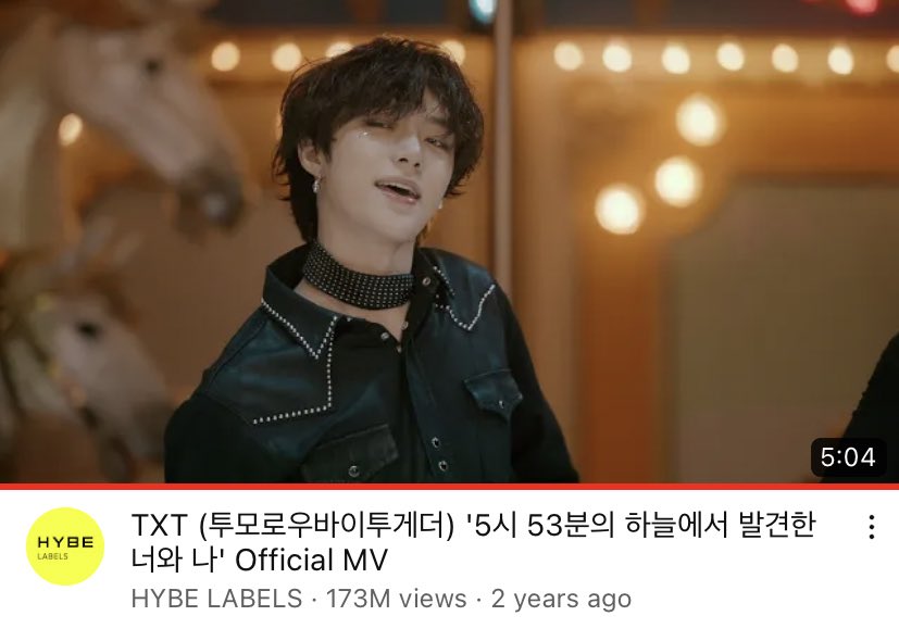 kijoon9's tweet image. พี่บอมได้ขึ้นปกเอมวีไหน เพลงนั้นก้เตรียมแมสเลยอีดอก พนมมือ บอมกยูศักดิ์สิทธิ์