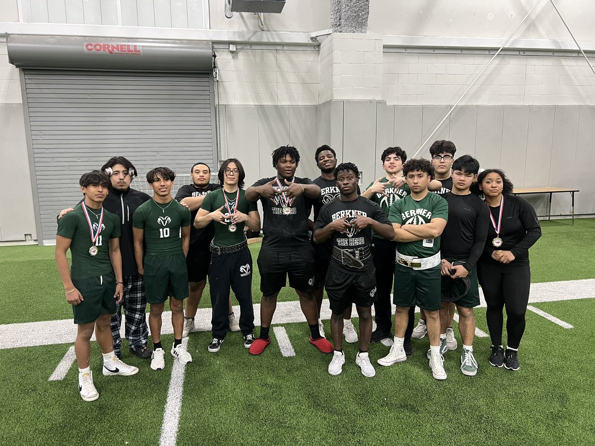 B_Lew_95's tweet photo. Great job tonight Berkner Powerlifting!!!! Get Big!!!!💪🏾💪🏾💪🏾💯💯💯 https://t.co/onIuFoEq9X