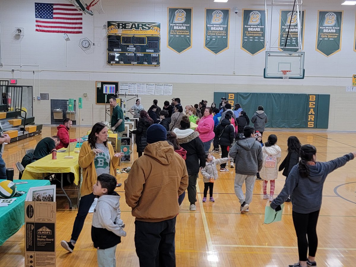 OPS_BryanMiddle's tweet photo. Thank you for stopping in and checking out Bryan Middle! We loved meeting our future Bears! https://t.co/HqcpVhI3xd