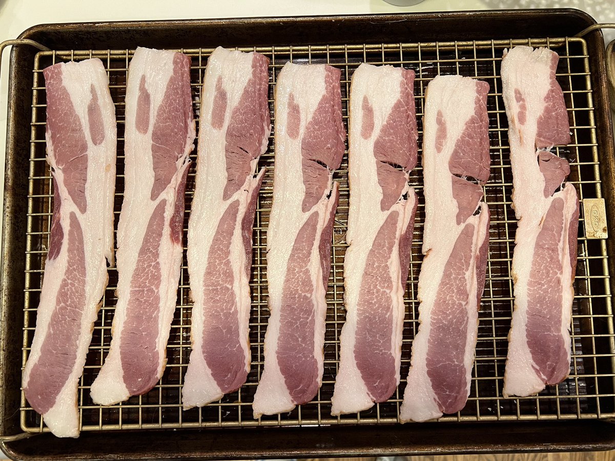secretfamilyrec's tweet image. bacon before, bacon after. i&apos;m sure there&apos;s something witty and profound here... #bacon #baconbacon #beforeandafter 🥓