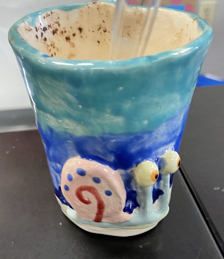 Ceramics & Hot Chocolate are a perfect combination ☕️🖌️🎨 

@Cindysather2 ceramic students tested out their mugs with some hot chocolate! 100% passed the test 🤩 
#WeArePinOak #ImagineBelieveAchieve #MagicHappensHere