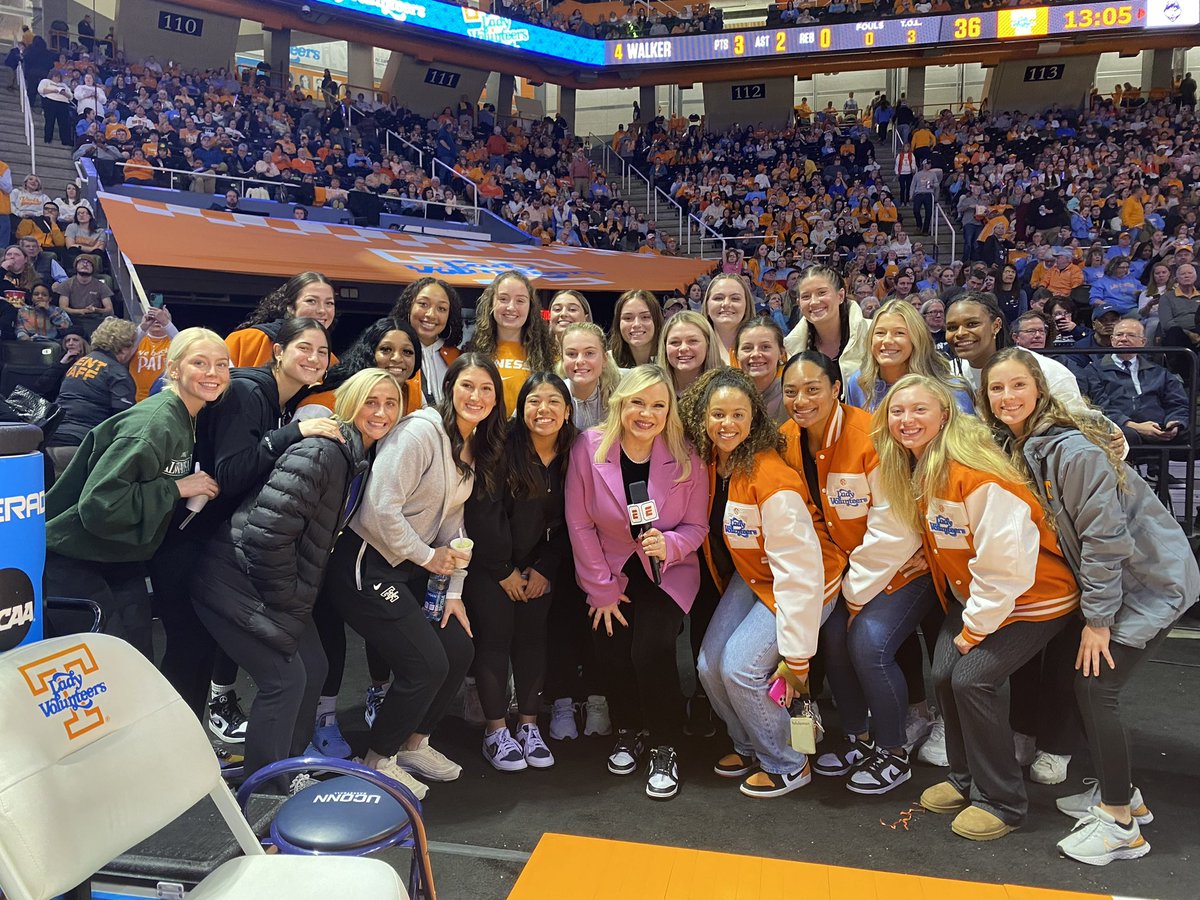 Vol_Softball's tweet photo. Always great to see @sportsiren in Knoxville! https://t.co/LReyAPX436