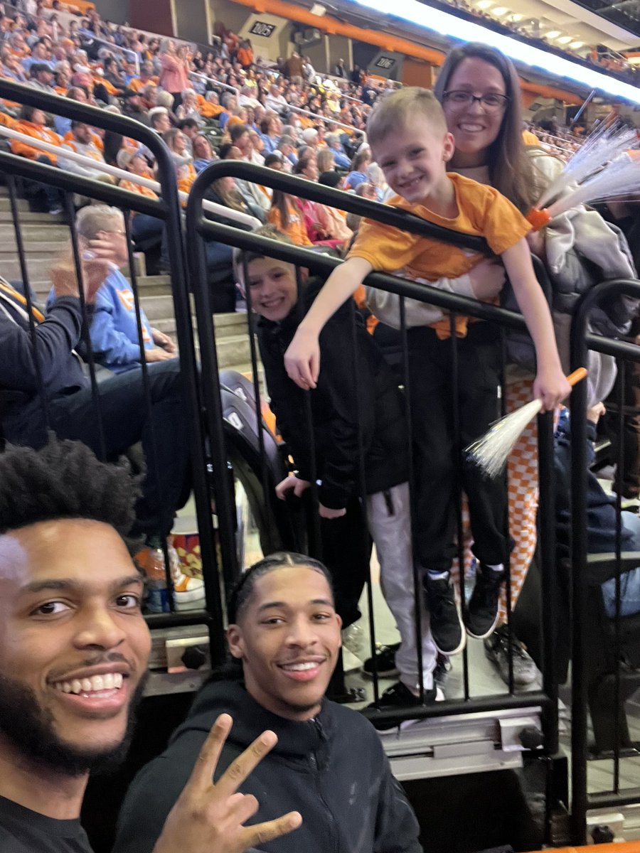 anickles1240's tweet photo. Thank you for making my kiddos night! Next time I’ll bring a sharpie, he wanted that signature Z. 🤦🏼‍♀️ @Realzakaiz @jjjames30 https://t.co/06sMXH19PT