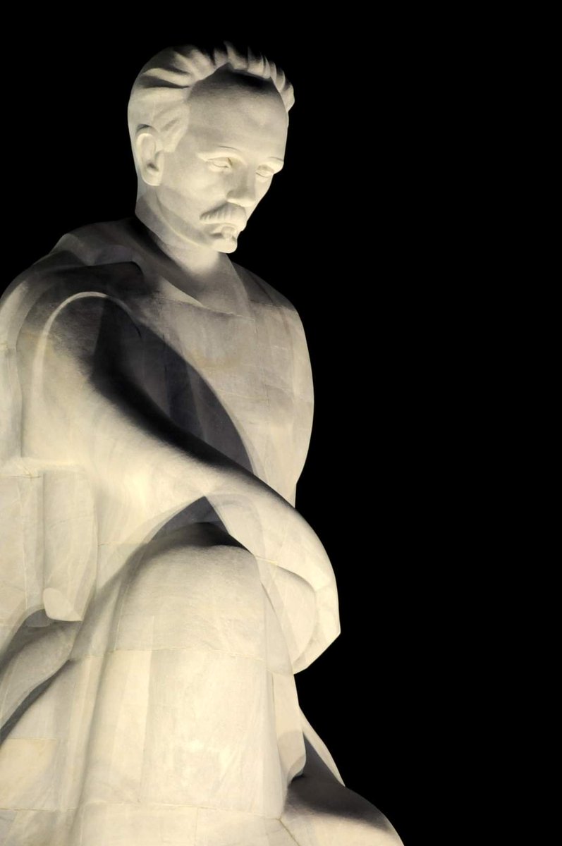 Cada cubano debe sentirse orgulloso de tener en su vida a Martí. 
#Cuba 🇨🇺 
#MartiVive