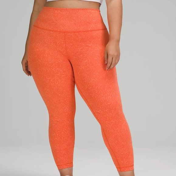 LilysShoes's tweet photo. So good I had to share! Check out all the items I'm loving on @Poshmarkapp #poshmark #fashion #style #shopmycloset #lululemonathletica #verawang #bebe: https://t.co/hMhYwCc2QX https://t.co/aflO9ypCkY
