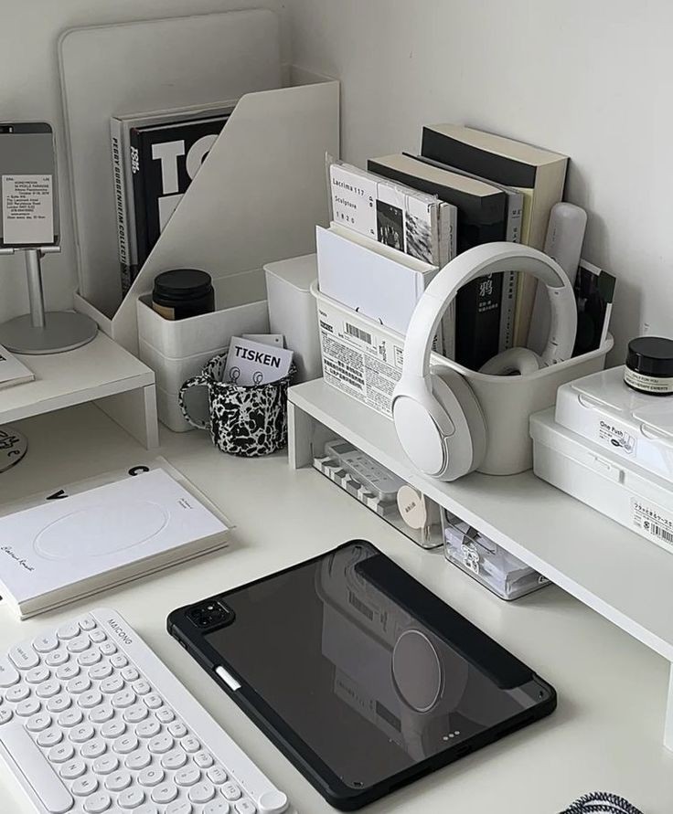 dezstudy's tweet image. ×  #studytwt #studytwtbr

— dez, 18 anos 🍄
— vestibulanda de geologia/ engenharia ambiental ⛰️🌎
— aprendendo 🇲🇽🇫🇷🧏
— estudando para o enem, foco UFMG 📚
— técnica em eletrotécnica ⚡

♡: plantinhas, artes visuais, crochê e fotografia🪴🎨📷

♡/↺= moots!!