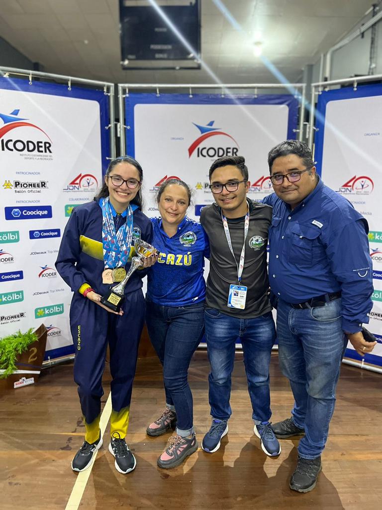 Y llegó la despedida de Juegos Nacionales. Gracias <a href="/arianaulloam24_/">Ari Ulloa✨</a> <a href="/andresulloam/">andres ulloa</a> por tanto #BrujosJDN