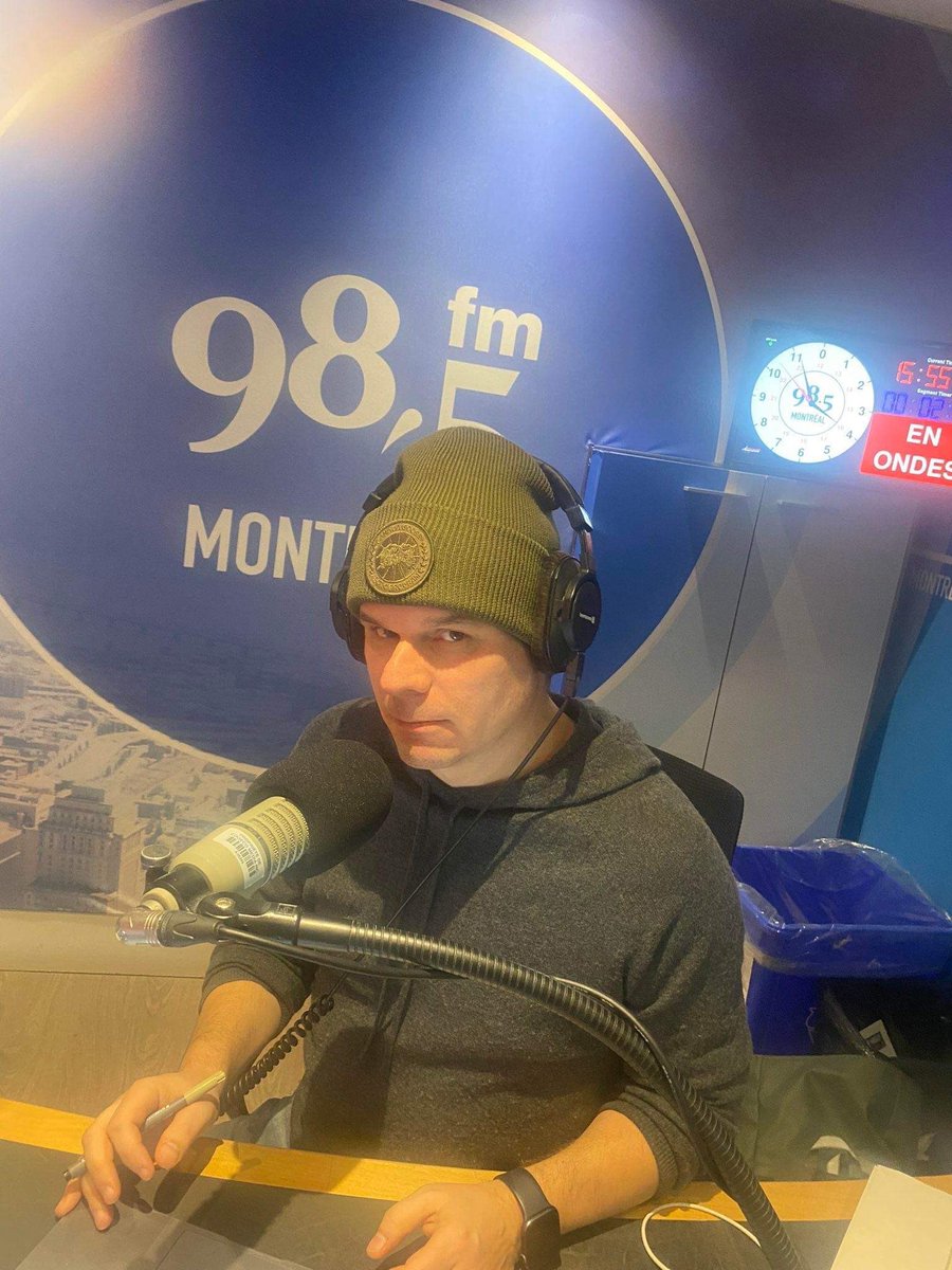 Jefffillion's tweet photo. Fake P. avec sa tuque à 250$…

Comment peux tu payer une tuque plus chère que ta montre 🍎😎😎. 

All Fake… 

Les communistes sont accros au luxe…

#FakeP 
#CanadaGoose https://t.co/HZzrcQl0ox