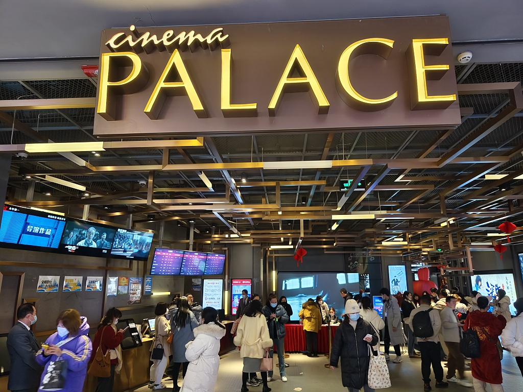 Frontlinestory's tweet photo. Statistics show that as January 27, the total box office (including pre-sales) of the 2023 Spring Festival stalls reached 6.053 billion yuan, exceeding the total score of 6.039 billion yuan last year. #TheWanderingEarth2 #ManJianghong #NoName #ExchangingLife #DeepSea #Chinarama https://t.co/jjnm7jtq7v