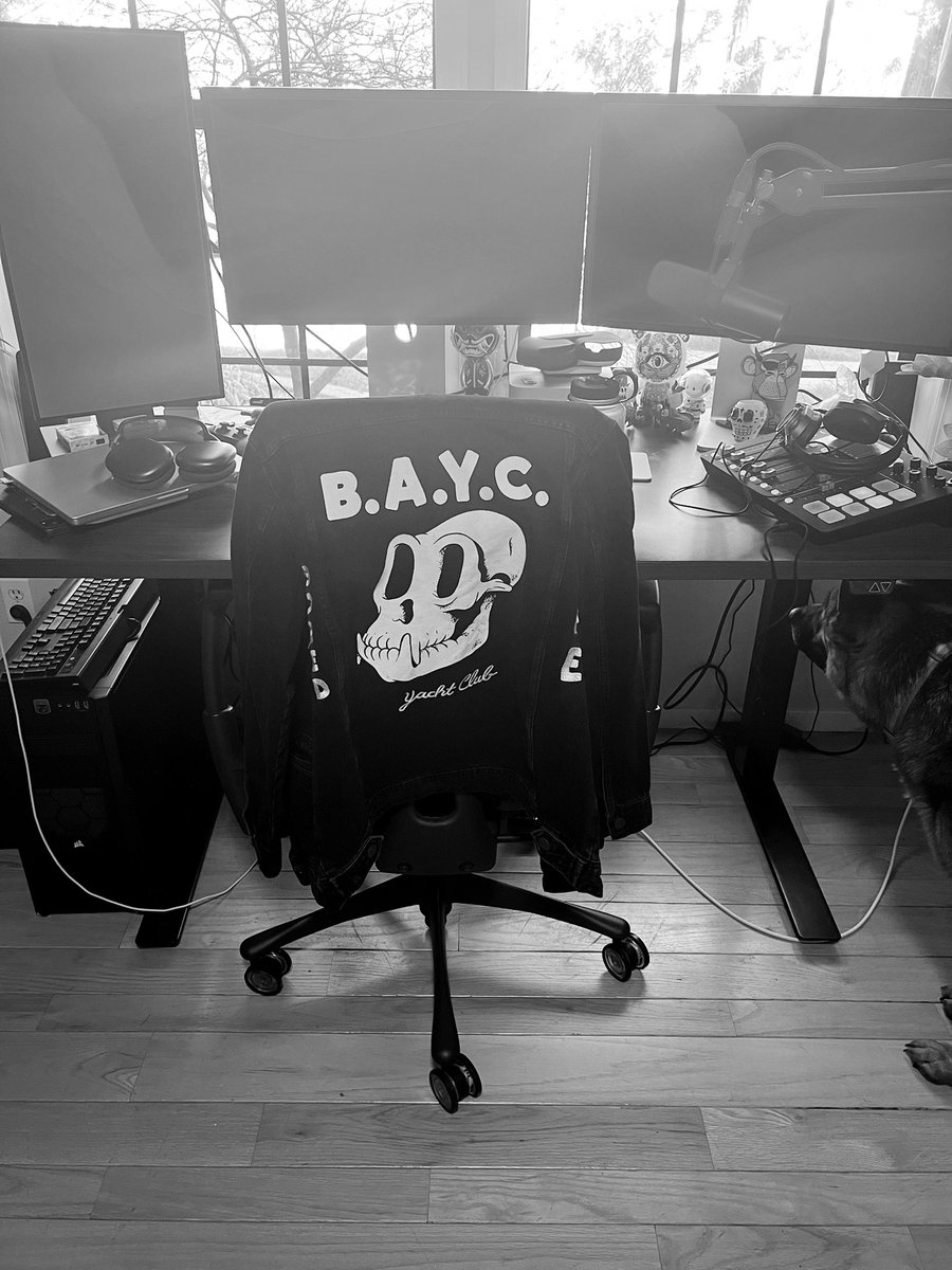 CryptoVonDoom's tweet photo. Went outside when Dookey Dash went down for maintenance for the first time in days. Before making it all the way outside and off of my porch to touch grass I retrieved a giant box containing the new @BoredApeYC merch collab w/ @DudesFactory. 
Best merch drop yet.
GG https://t.co/S85MlljrlS