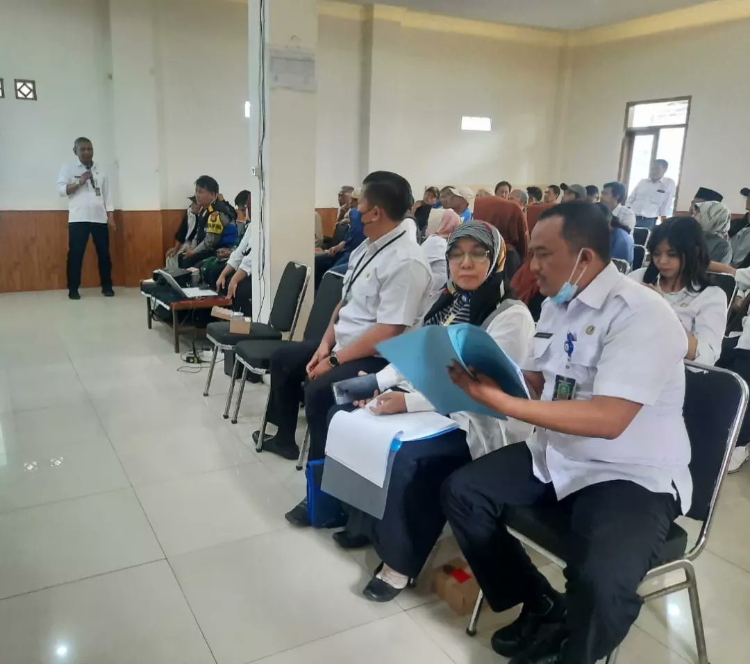 uptpkmpadasuka's tweet photo. Kegiatan Musyawarah Perencanaan Pembangunan (MUSRENBANG) Tingkat Kelurahan Padasuka Kecamatan Cibeunying Kidul di Aula Kantor Kelurahan Padasuka, Rabu (25/01/2023).
.
#dinkeskotabandung #uptdpkmpadasuka #siapmelayanidenganhati #musrenbang https://t.co/iyvQH6YGuv