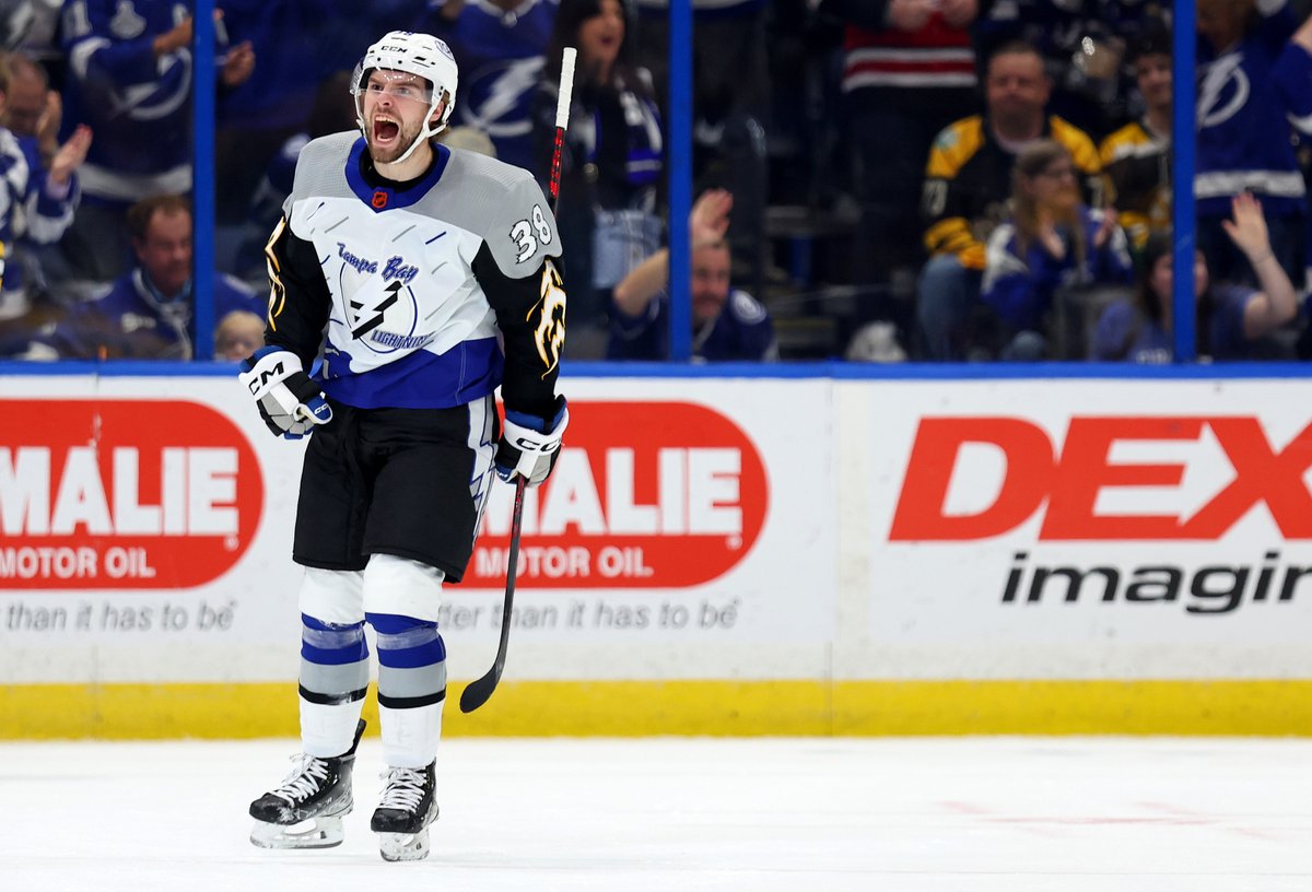 TBLightning's tweet photo. BIG. BAD. BOLTS. ⚡️ https://t.co/GdmXVlFDnr