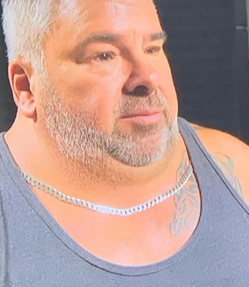 MouseJones's tweet photo. Wearing a necklace while neck-less is nuts https://t.co/wE8J8uA7pa