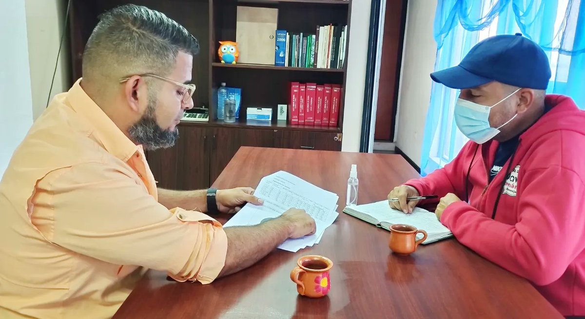 ConcejalDavidF's tweet photo. ¡¡Hay que legislar escuchando al Pueblo!!.
🤝🏼🇻🇪🤝🏼

@PartidoPSUV 
@dcabellor 
@FidelVsquezPSUV 
@ValenciaConcejo https://t.co/hV4mnvPVPZ