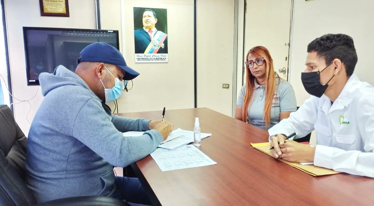 ConcejalDavidF's tweet photo. ¡¡Hay que legislar escuchando al Pueblo!!.
🤝🏼🇻🇪🤝🏼

@PartidoPSUV 
@dcabellor 
@FidelVsquezPSUV 
@ValenciaConcejo https://t.co/hV4mnvPVPZ