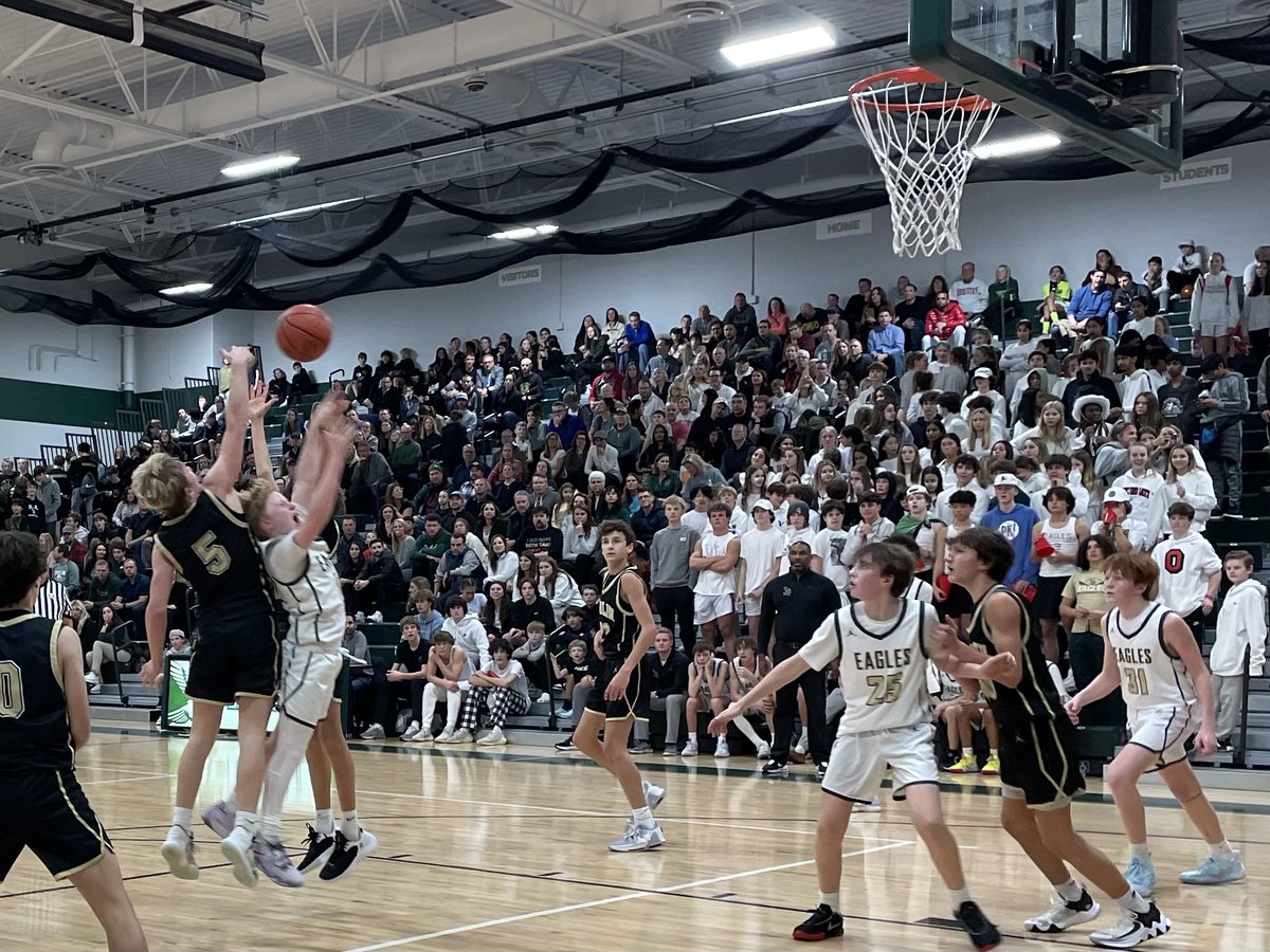 ERMSAthletics's tweet photo. Eversole 8th Grade Boys Basketball beat Grizzell in the night cap, 46-34, in the first Dublin Community Basketball Night! Spirited crowd, alumni reunions, and competitive basketball. Great night to be a Celt and an Eagle! #onedublin #bettertogether https://t.co/NOuIIftRuL