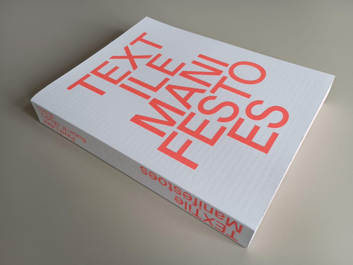 My essay "des/tejer: hacia una estética no/lineal" has been anthologized in this volume published in Prague last week.
umprum.cz/en/web/for-pub…
A project woven in part with/by <a href="/EuroGradSchool/">Philosophy, Art and Critical Thought</a> students - edited by Robin Mudry, w/ a text by Paris Lavidis.
<a href="/rob1mud/">Robin R. Mudry</a> <a href="/PLavidis/">Paris Lavidis</a>