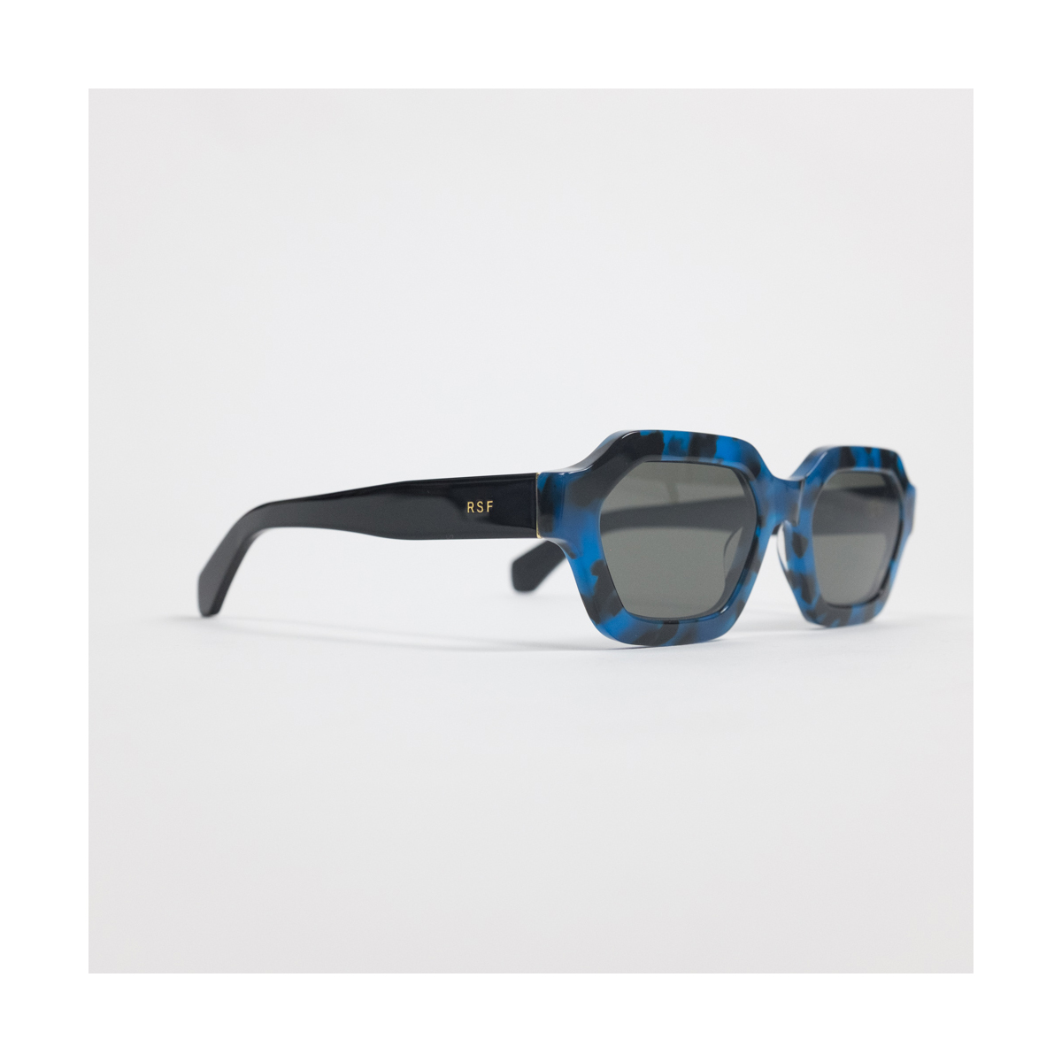 AndjoyStore's tweet photo. RETROSUPERFUTURE Pooch Sunglasses in Havana Blue
.
Sunglasses: https://t.co/xQgqeRy1ou
.
香港限定：
買滿500額外9折
買滿1000額外8折
買滿2000額外7折
.
#RSF #retrosuperfuture #sunglasses #eyewear #eyewearfashion #太陽眼鏡 #glasses #wintersale #buymoresavemore #ootd #眼鏡 #Pooch https://t.co/ACO97ZQ73D