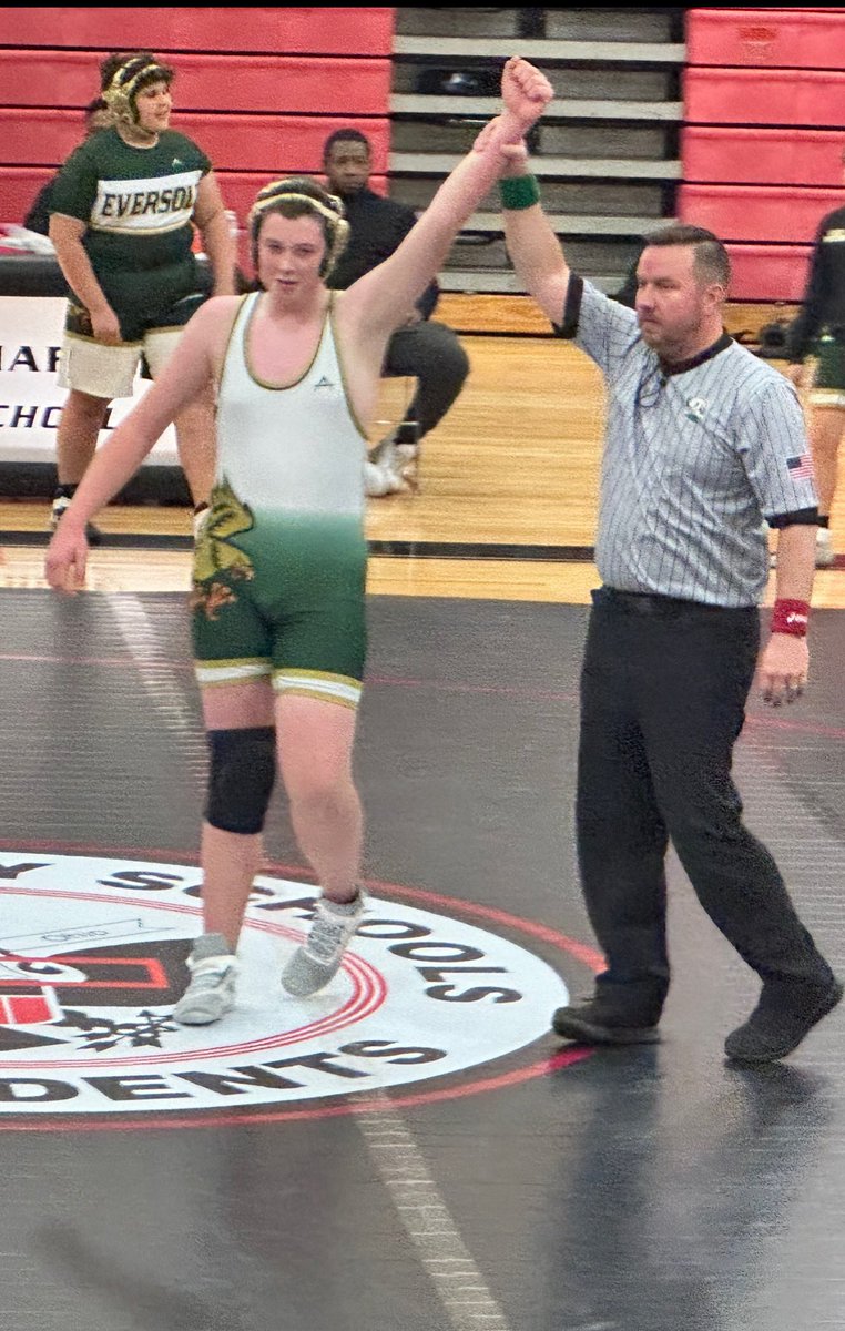 ERMSAthletics's tweet photo. All Aces for our Eagles tonight as our Wrestlers hit the road for a tri at Marion Grant! The boys defeated Olentangy Berkshire, 52-27, then beat Grant, 52-37 in the night cap! Huge wins by Michael, Landen, &amp; Nick! Our grapplers end their regular season at 10-2 in duals! 🦅🤼‍♂️💪🏻 https://t.co/X4sRZJTIpZ
