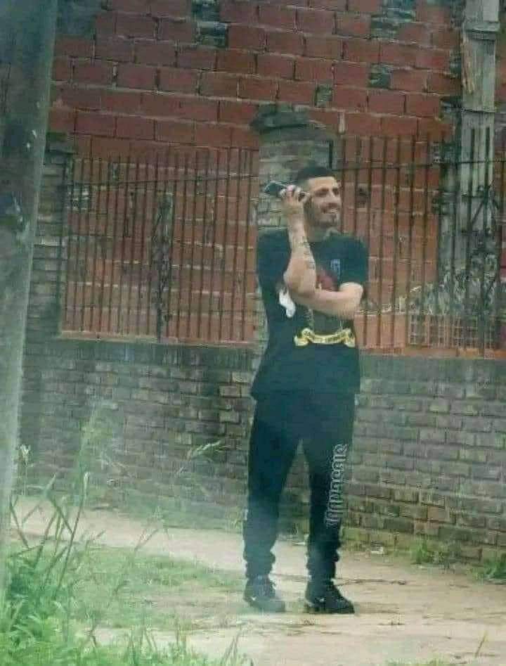 Yo escuchando tus mentiras,digo tus audios