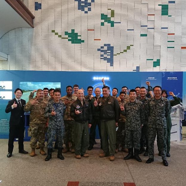 asc_jasdf_e's tweet photo. #ASC & #PACAF, #5AF members routinely work together to maintain close cooperation .#ASC will enhance bilateral cooperation w/#PACAF & #5AF based on the #ACE concept to strengthen JP-US mobility capability for #FOIP. 🇯🇵🤝🇺🇸 https://t.co/dY0Jrtzutt